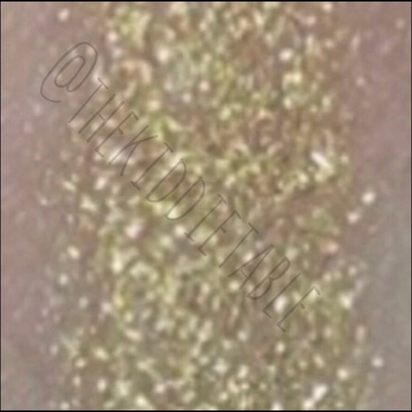 2 Liquid Eyeshadows - Picture 2 of 8